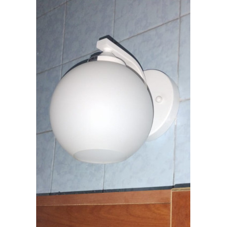 Aplique ELE blanco 1-L socket E27 con tulipa globo 15 satinado